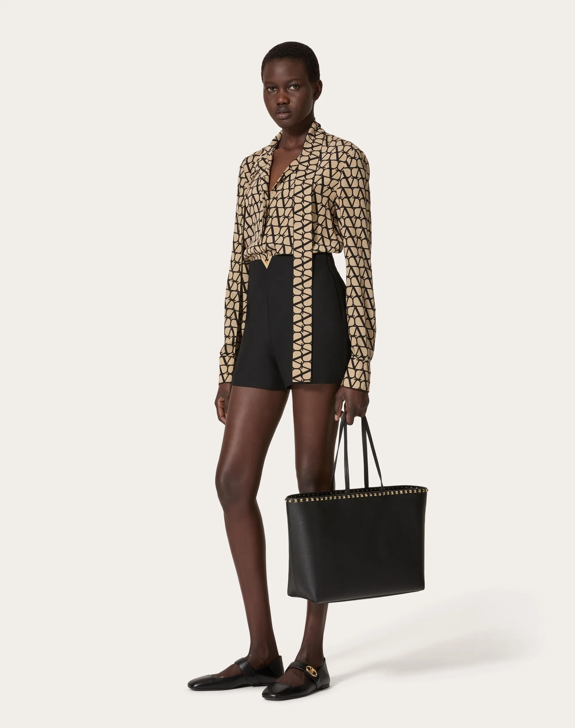 BORSA SHOPPING ROCKSTUD IN VITELLO GRANATO