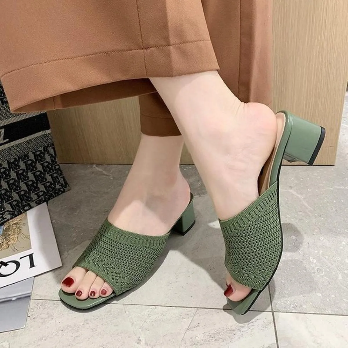 Sandali estivi nuovi da donna Scarpe casual traspiranti in rete Sandali firmati di marca e pantofole Sandali leggeri e comodi