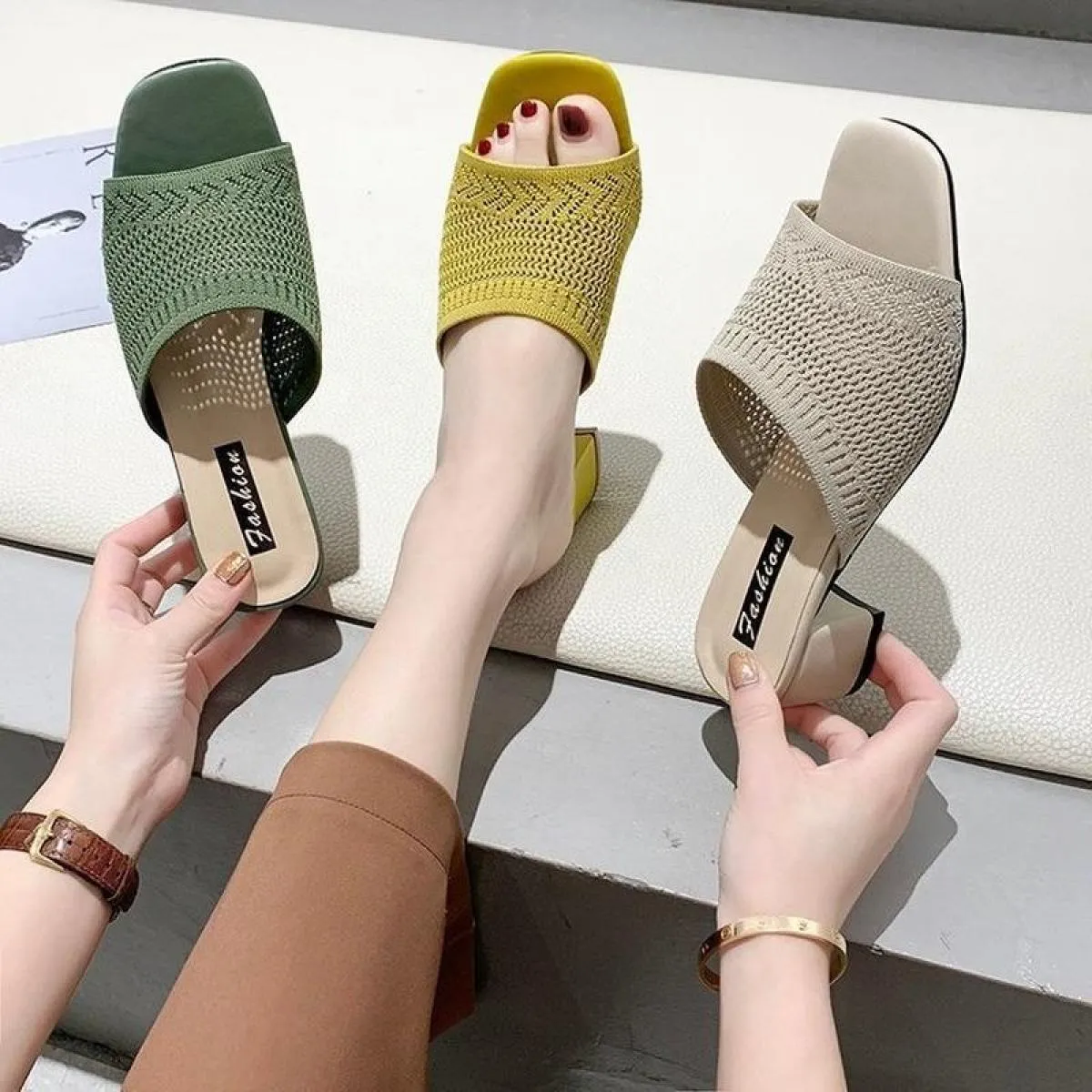Sandali estivi nuovi da donna Scarpe casual traspiranti in rete Sandali firmati di marca e pantofole Sandali leggeri e comodi